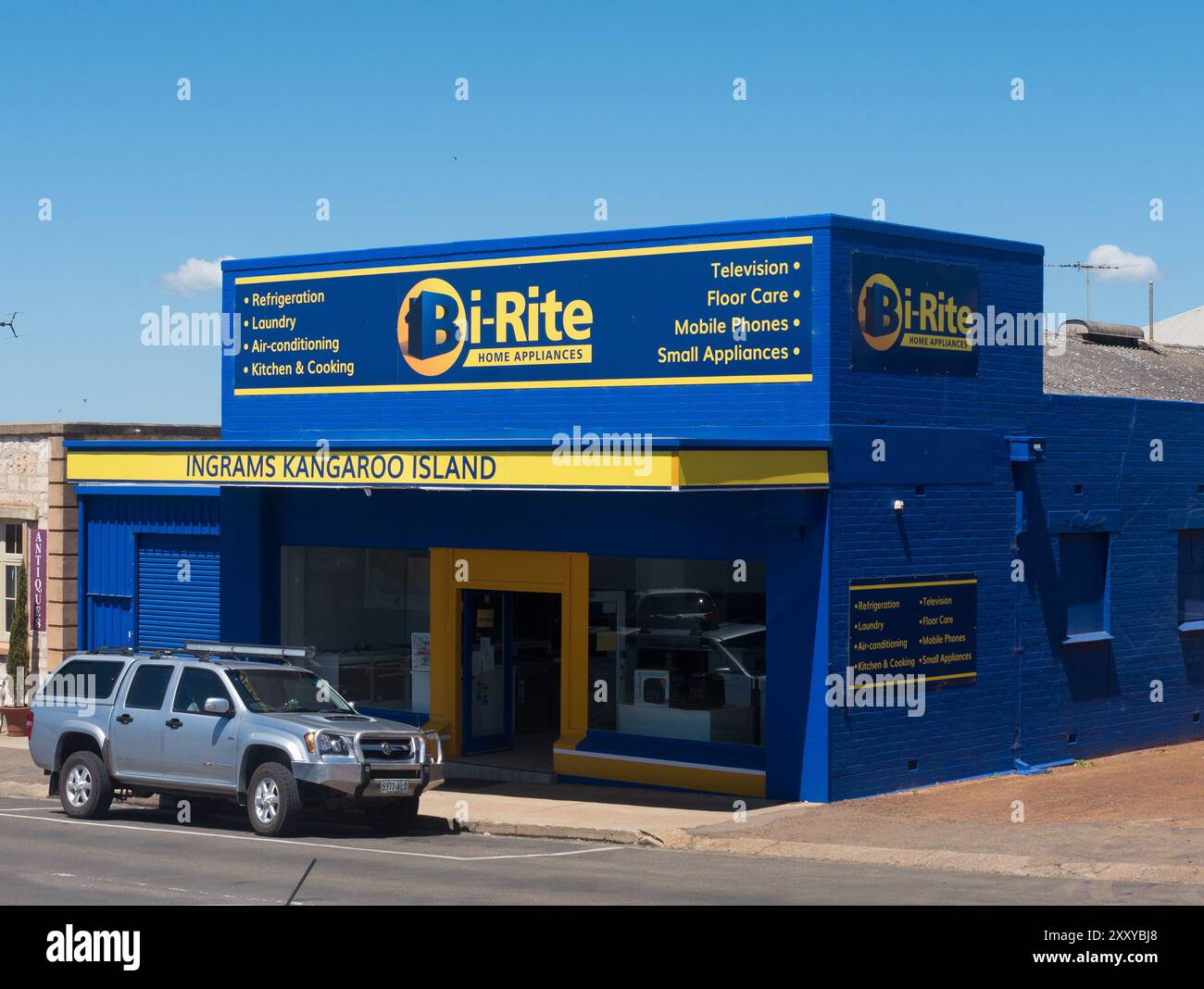 Vista esterna del negozio di elettronica Bi-Rite Home Appliances a Kingscote, Kangaroo Island, Australia, nelle giornate di sole. Foto Stock