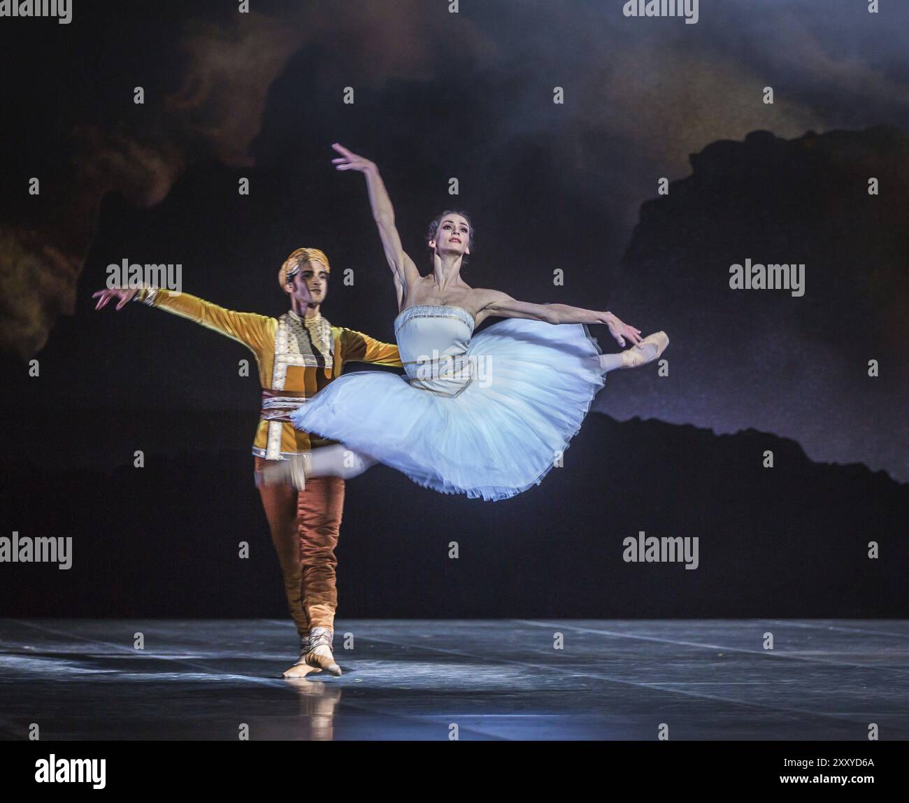 Marius Petipa ha portato la coreografia "LA BAYADERE" sul palco di San Pietroburgo nel 1877. Fortunatamente, le notazioni dell'originale sono state prese Foto Stock