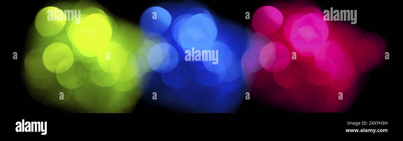 Colorate luci sfocate, bokeh effetto. Foto reale dello sfondo. Isolato su nero Foto Stock