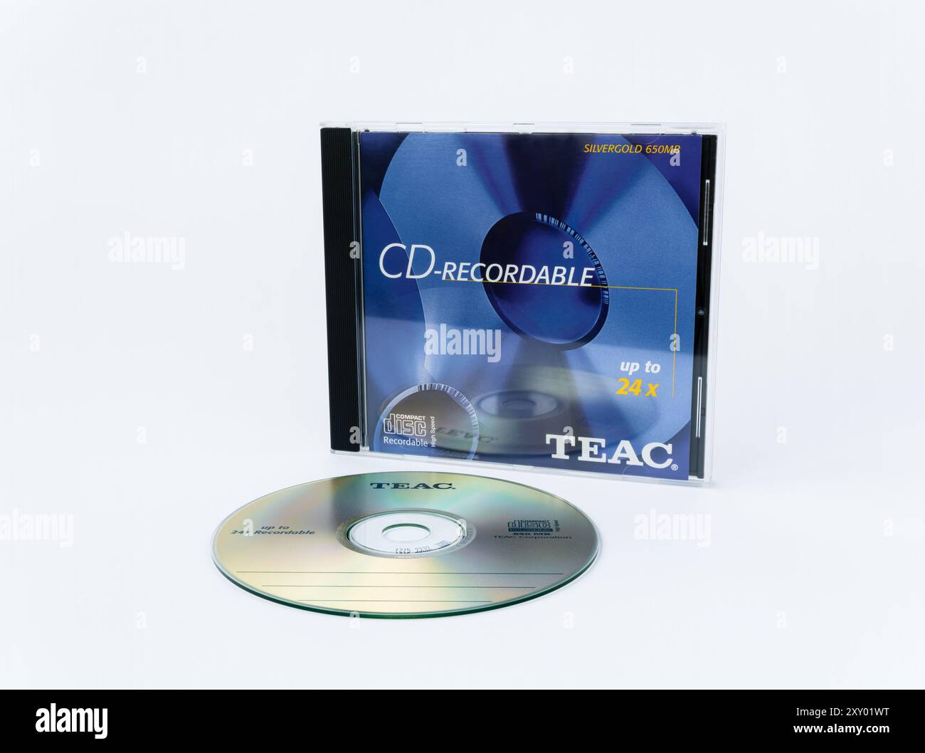 Zaporizhzhia, Ucraina - 21 luglio 2024: CD-registrabile TEAC Silvergold da 650 MB fino a 24x isolato su sfondo bianco Foto Stock