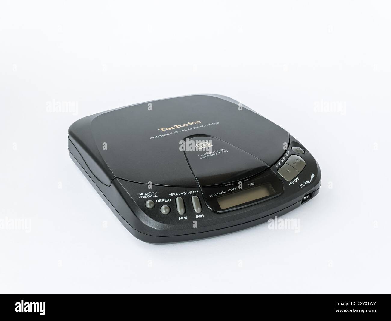 Lettore CD portatile SL-XP150 Technics isolato su sfondo bianco Foto Stock