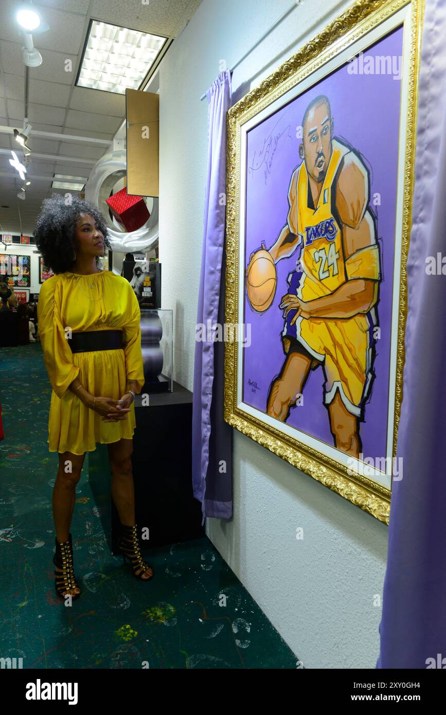 Aventura, Stati Uniti. 24 agosto 2024. AVENTURA, FLORIDA - 24 AGOSTO: Kalyn Chapman James assiste all'inaugurazione di un'opera d'arte firmata di Kobe Bryant originale su tela intitolata 'MAMBA ON' in "Mamba Day" esattamente alle 20:24, l'arte è stata dipinta dal ritrattista Alberto Villa alla presenza di Kobe e insegna 'Kobe 24 Mamba' alla Gallery Art il 24 agosto 2024 ad Aventura, Florida. (Foto di JL/Sipa USA) credito: SIPA USA/Alamy Live News Foto Stock