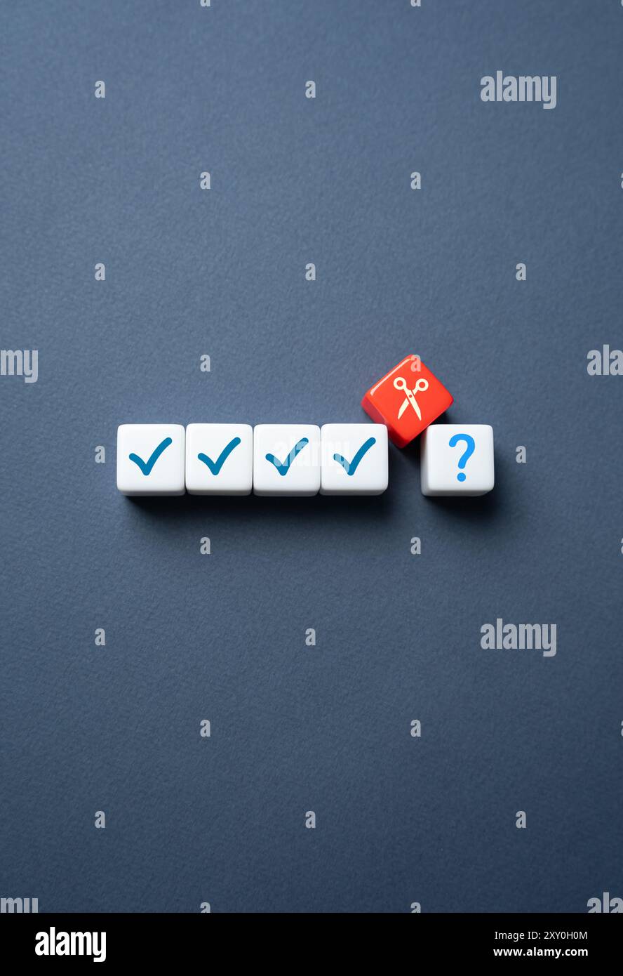 Eliminare i dubbi e le incertezze sull'affidabilità delle informazioni. Controllo dei fatti. Non lasciare dubbi e imprecisioni. Informazioni verificate. Foto Stock