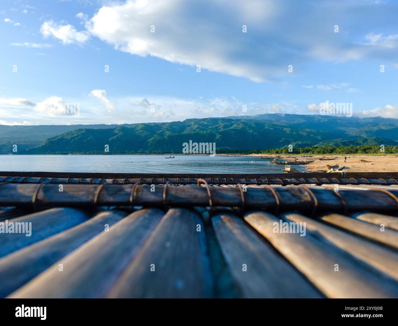 Torusim in Bangladesh. Vista panoramica del fiume Jadukata a Sunamganj, Sylhet Foto Stock