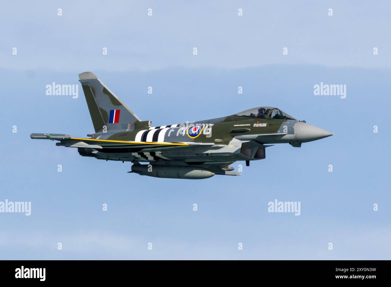 16 agosto 2024. Il secondo giorno dell'Eastbourne International Air Show ha visto il RAF Typhoon mettere in scena un incredibile spettacolo di velocità e agilità. Foto Stock