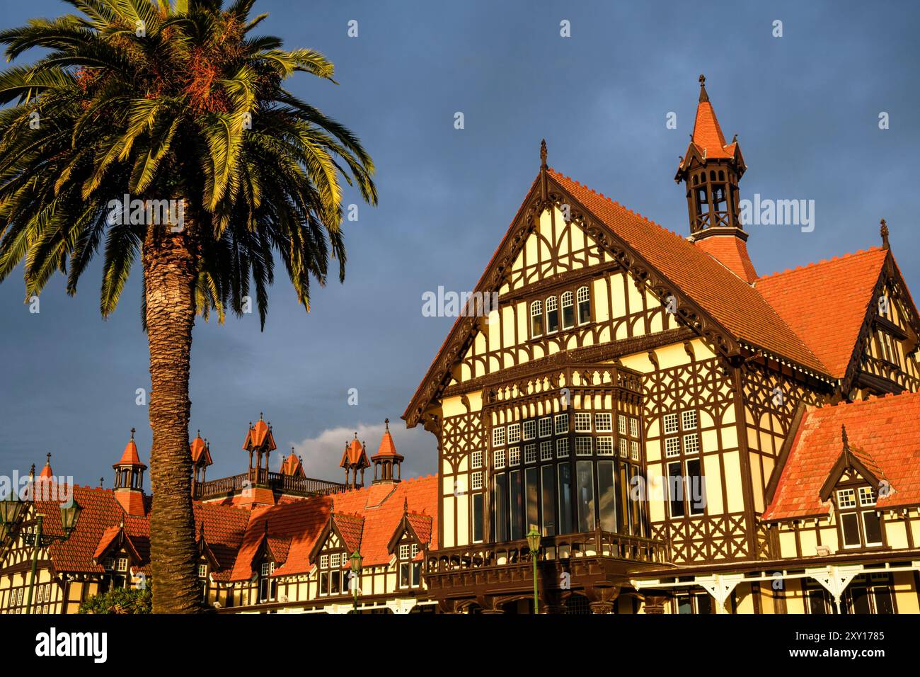 L'edificio dei bagni termali di Rotorua (ultimamente un museo di arte e storia), i giardini governativi, Rotorua, Bay of Plenty, North Island, nuova Zelanda Foto Stock