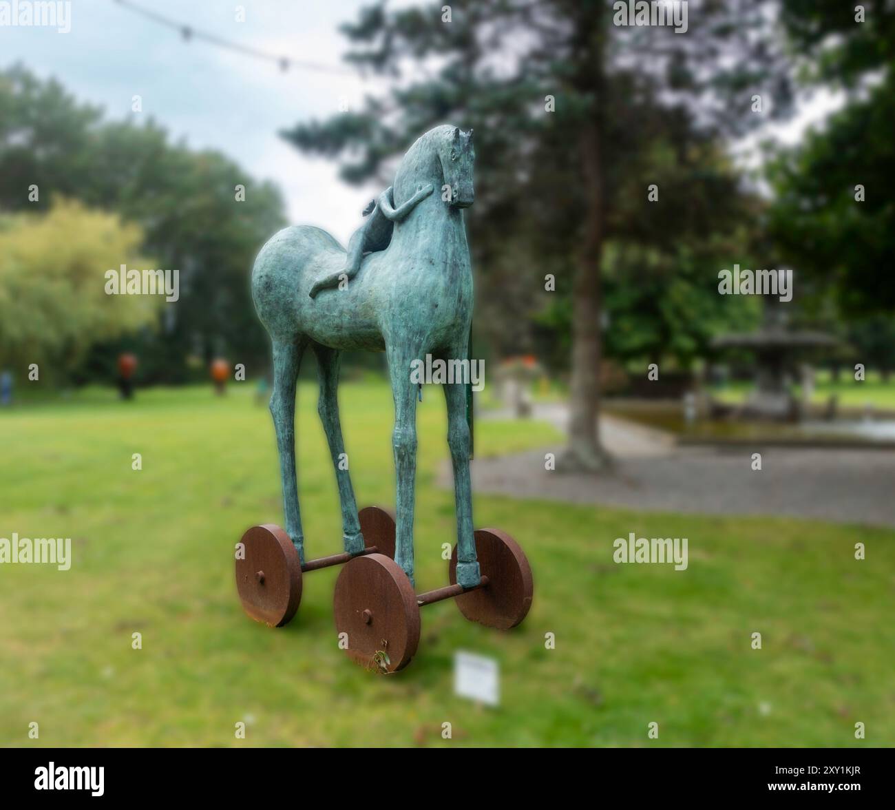 Cavallo, un cavallo, una scultura di Paolo Staccioli, alla Gormleys Art Exhibition, nel K Club di Kildare, Irlanda. Foto Stock