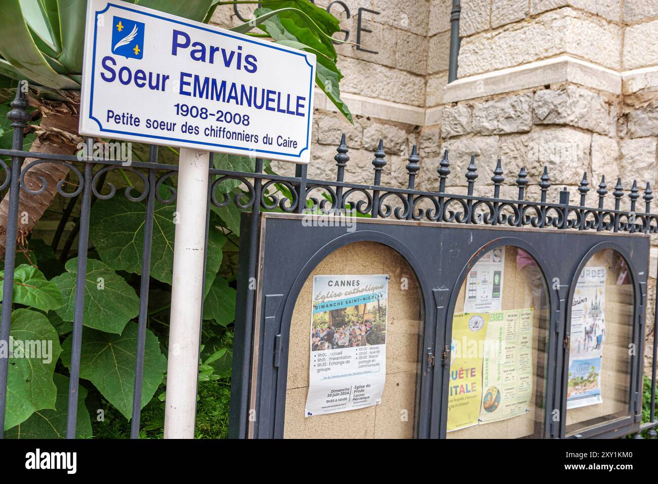 Cannes Francia, Centro Croisette, Parvis Soeur Emmanuelle, piazza dedicata alla suora cattolica, Europa francese europea, i visitatori viaggiano Foto Stock