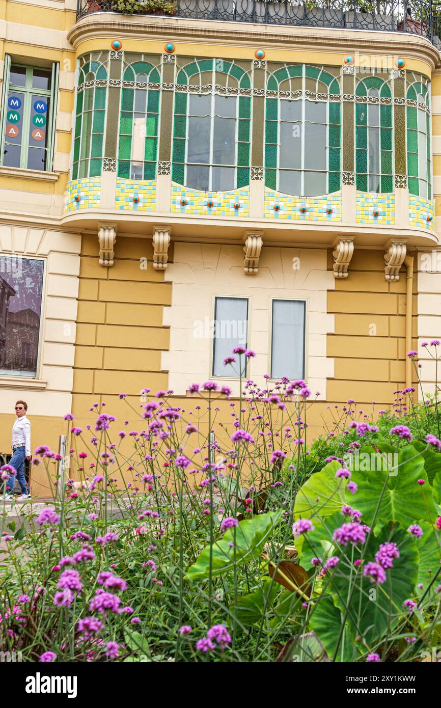 Cannes Francia,Cannes Francia,il quartiere vecchio le Suquet,Rue Jean de Riouffe,architettura in stile Art Nouveau,vetrate colorate,struttura commerciale,EU francese Foto Stock