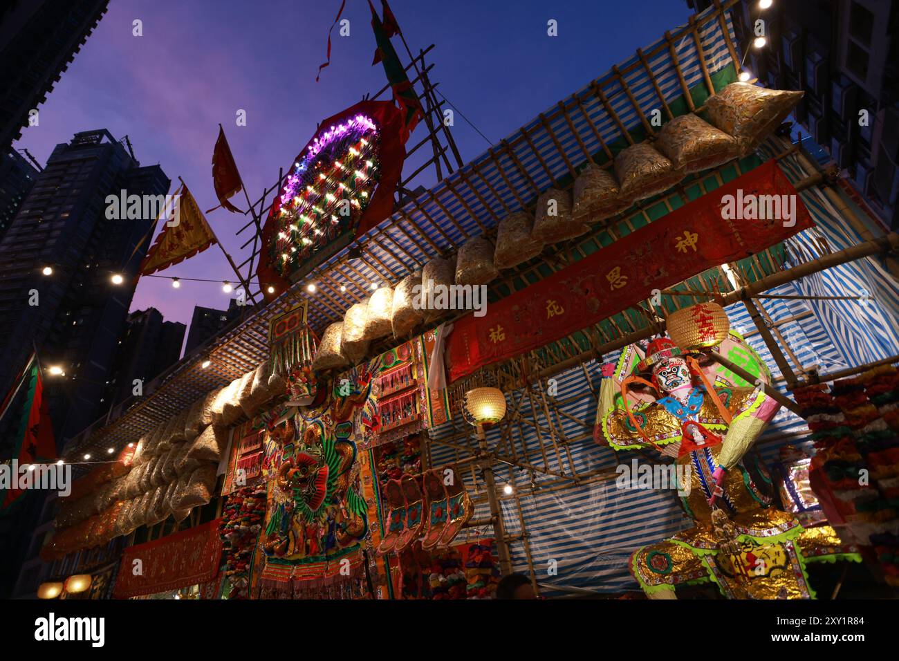 Il teatro Matshed in SOHO Street nel centro di Hong Kong è allestito per il Ghost Festival o chiamato Yu LAN o Yulanpen festvial. Foto Stock