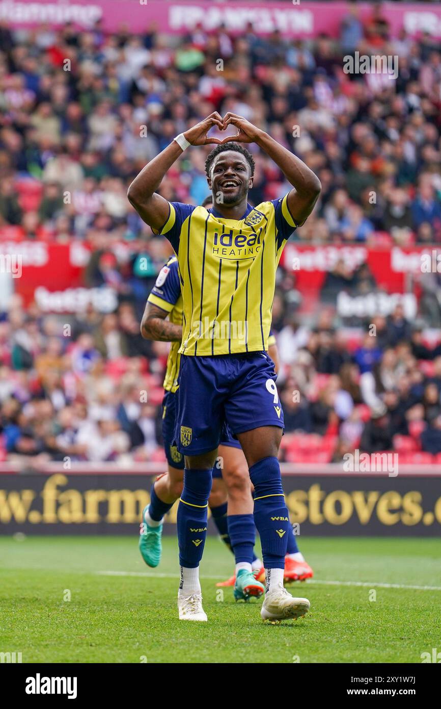 Stoke on Trent, Regno Unito. 24 agosto 2024. L'attaccante del West Bromwich Albion Josh Maja (9) segna un GOL di 1-2 e festeggia durante la partita del campionato EFL tra Stoke City FC e West Bromwich Albion FC al Bet365 Stadium, Stoke-on-Trent, Regno Unito, il 24 agosto 2024 Credit: Every Second Media/Alamy Live News Foto Stock