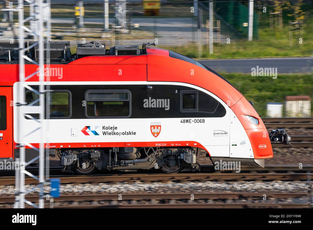 Polonia, Voivodato della grande Polonia, Kostrzyn Wielkopolski, treno suburbano in movimento, Ferrovie della grande Polonia Foto Stock