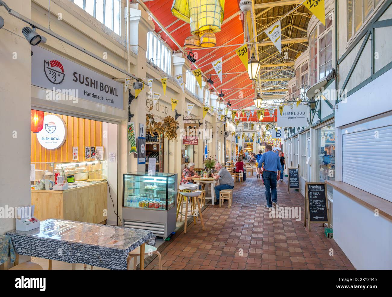 Interno del mercato coperto di Oxford, Oxford, Oxfordshire, Inghilterra, Regno Unito Foto Stock