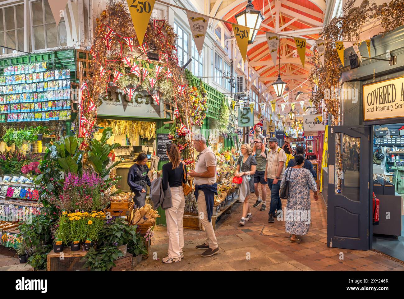Interno del mercato coperto di Oxford, Oxford, Oxfordshire, Inghilterra, Regno Unito Foto Stock