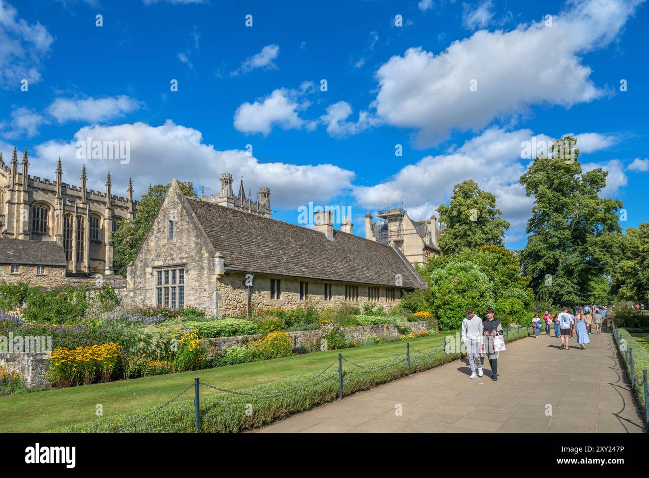 Vista su Broad Walk con Christ Church a sinistra, Oxford, Oxfordshire, Inghilterra, Regno Unito Foto Stock