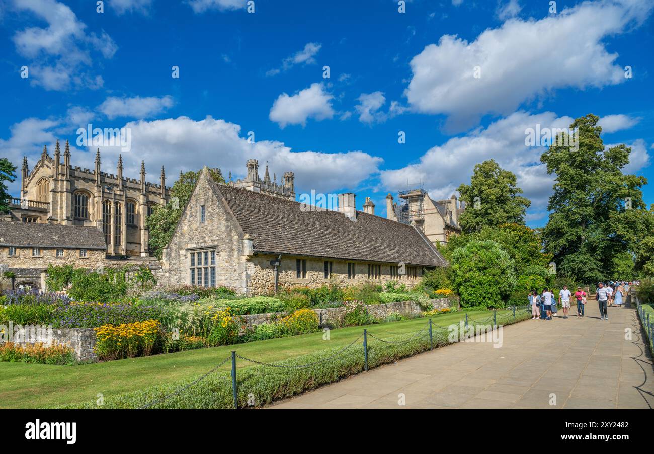 Vista su Broad Walk con Christ Church a sinistra, Oxford, Oxfordshire, Inghilterra, Regno Unito Foto Stock