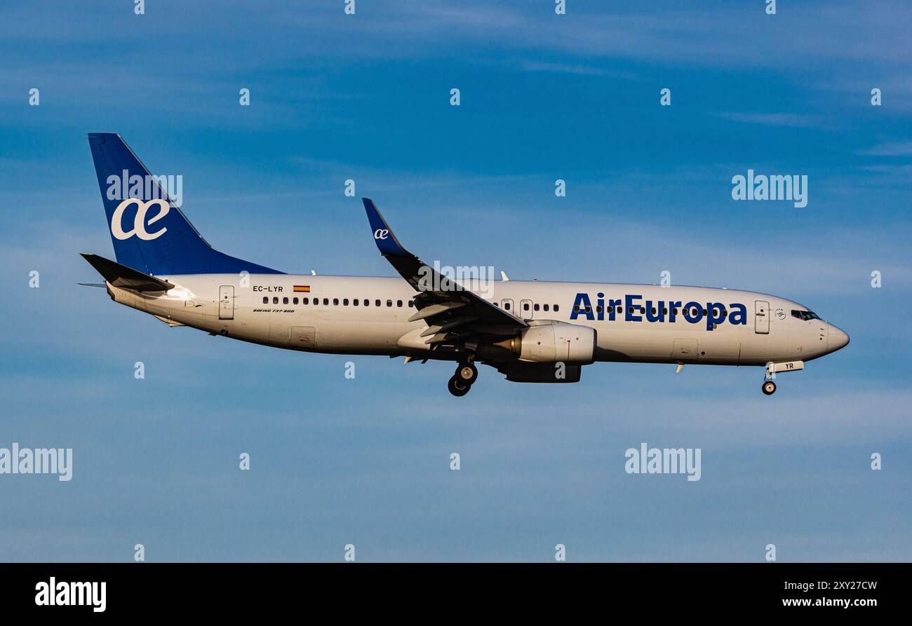 Un Boeing 737-85P di Air Europa è in arrivo all'aeroporto di Zurigo. Registrazione EC-LYR. (Zurigo, Svizzera, 20.03.2024) Foto Stock