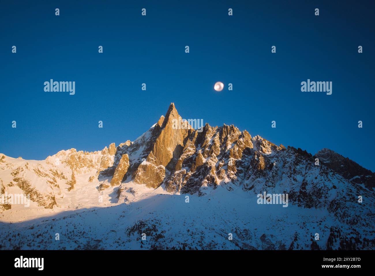 Monte Montenvers a Chamonix: Avvistamenti UFO sopra le Alpi francesi Foto Stock