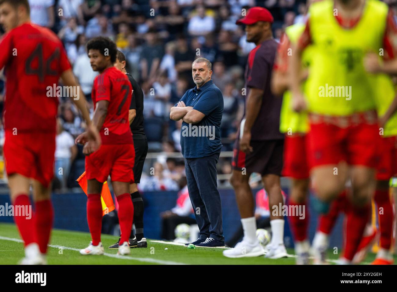 Londra, Inghilterra. 10 agosto 2024. L'allenatore Ange Postecoglou del Tottenham Hotspur visto durante l'amichevole di calcio tra il Tottenham Hotspur e il Bayern Monaco allo stadio Tottenham Hotspur di Londra. Foto Stock