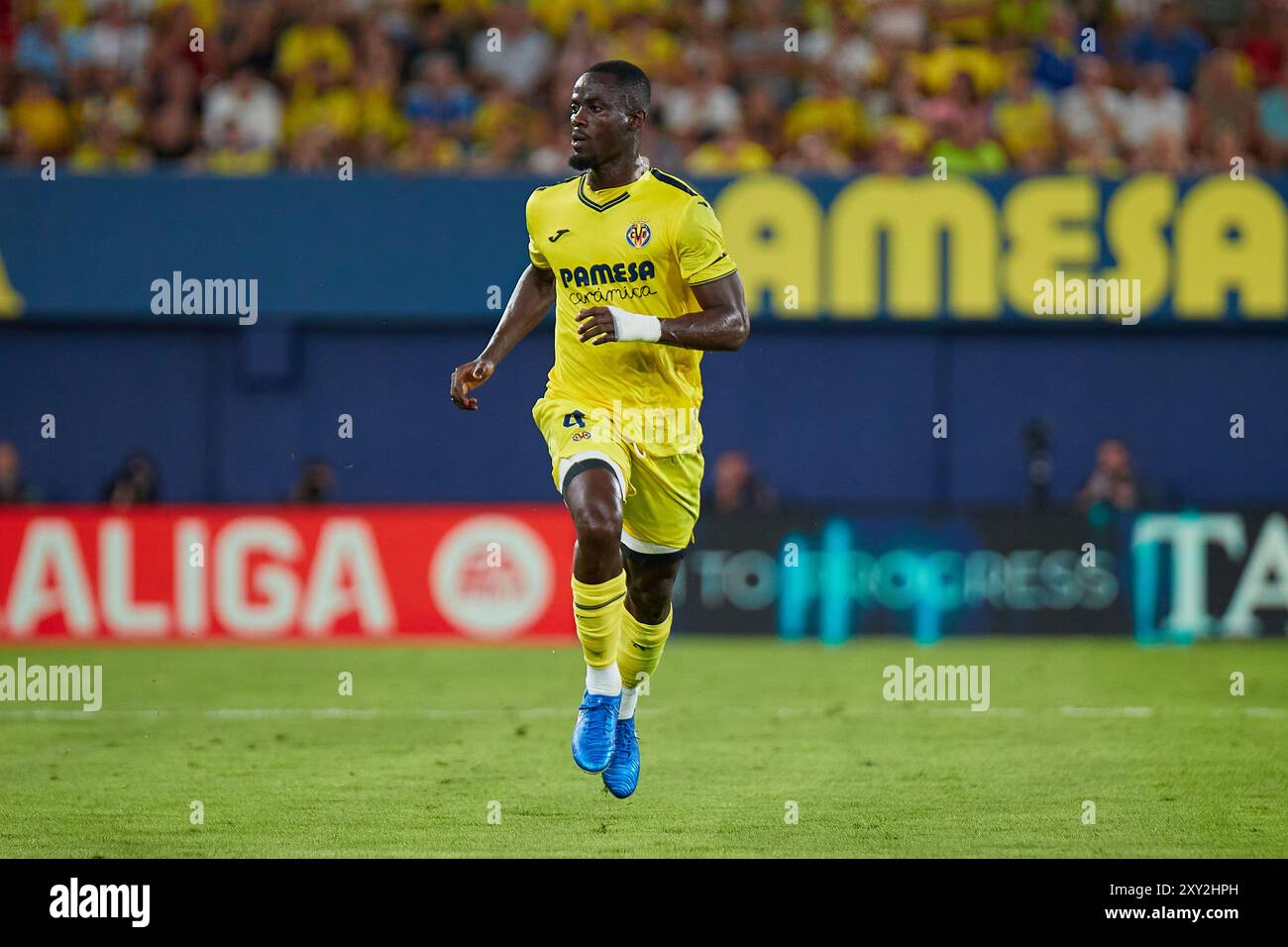 Villarreal, Spagna. 27 agosto 2024. VILLARREAL, SPAGNA - AGOSTO 26: Eric Bailly centrocampo centrale del Villarreal CF corre durante la Liga EA Sports match tra Villarreal CF e RC Celta de Vigo allo Stadio la ceramica il 26 agosto 2024 a Villarreal, Spagna. (Foto di Jose Torres/Photo Players Images/Magara Press) credito: Magara Press SL/Alamy Live News Foto Stock