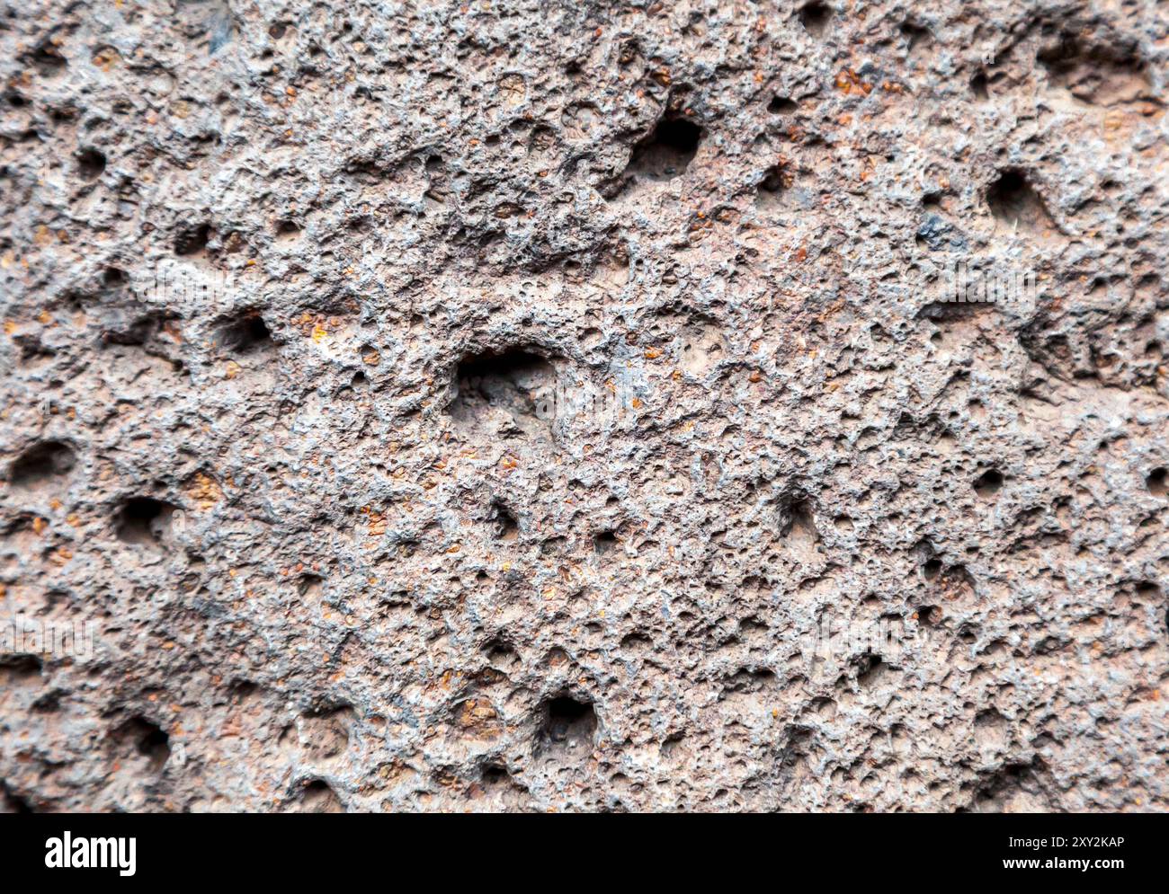 Primo piano della consistenza porosa del tufo vulcanico Foto Stock