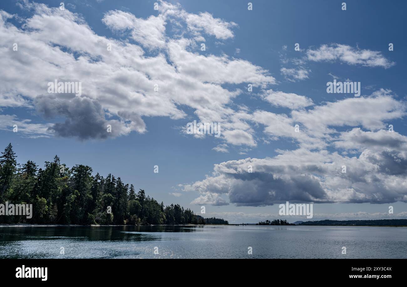 Sidney Island e Sidney Channel nella riserva naturale Gulf Islands Nationial Park nella Columbia Britannica, Canada. Foto Stock