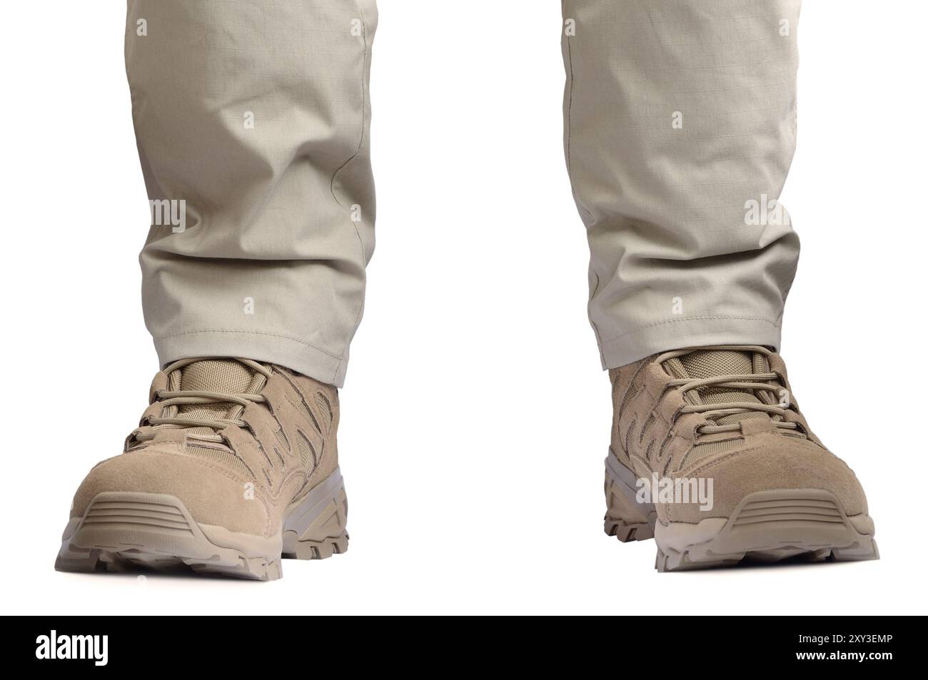 Stivali da deserto tattici beige e pantaloni ripstop resistenti, calzature da combattimento militari in pelle scamosciata kaki tan e pantaloni casual da uomo nuovissimi dettagli di abbigliamento Foto Stock