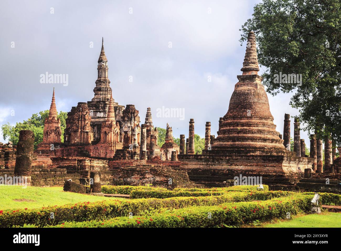 Tempio Mahathat in sukhothai historical park, provincia di Sukhothai, Thailandia Foto Stock