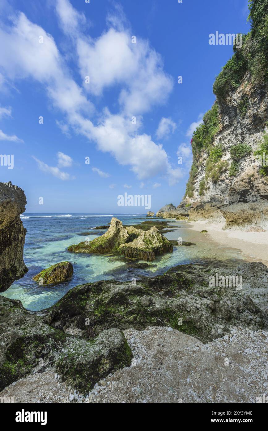 Mare, spiaggia, acqua, roccia, natura, paesaggio, costa, viaggi, vacanze, turismo, vacanze al mare, mare, mare, scogliere, lontano, pacifico, cielo, oceano, Foto Stock