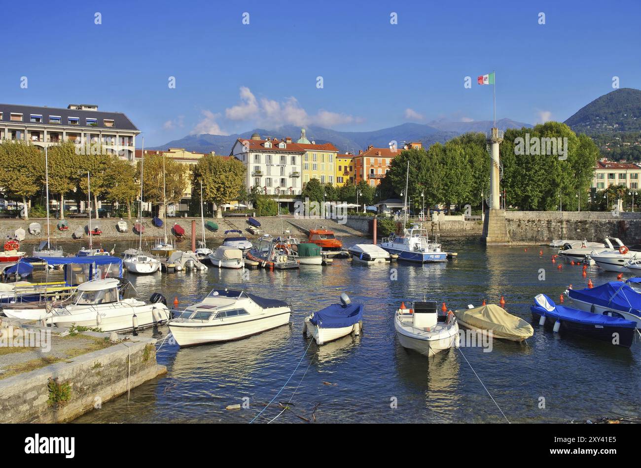 Porto di Verbania Intra sul Lago maggiore nel nord Italia, Verbania Intra vecchio porto sul Lago maggiore nel nord Italia Foto Stock