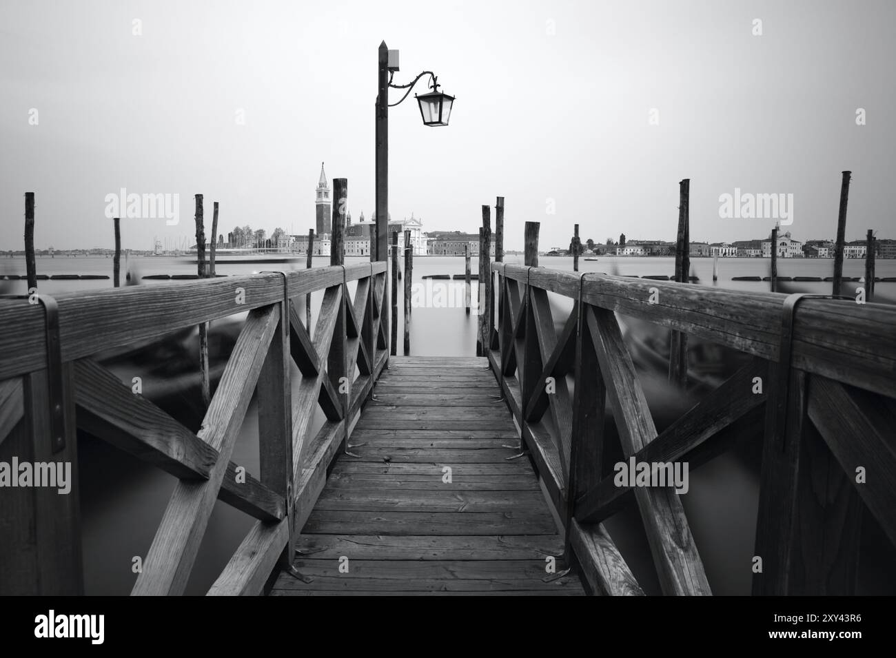 Foto in bianco e nero del lungomare di Venezia. Venezia, Italia, Europa Foto Stock