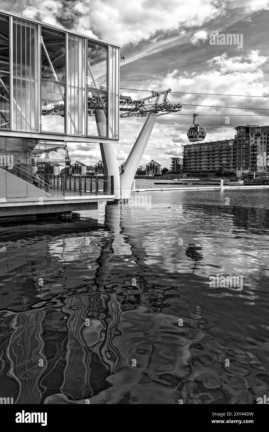 Vista della funivia di Londra sul Tamigi Foto Stock