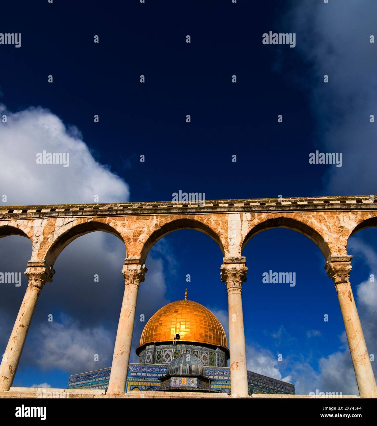 La Cupola della Roccia sulla sommità del tempio Mt. nella città vecchia di Gerusalemme. Foto Stock