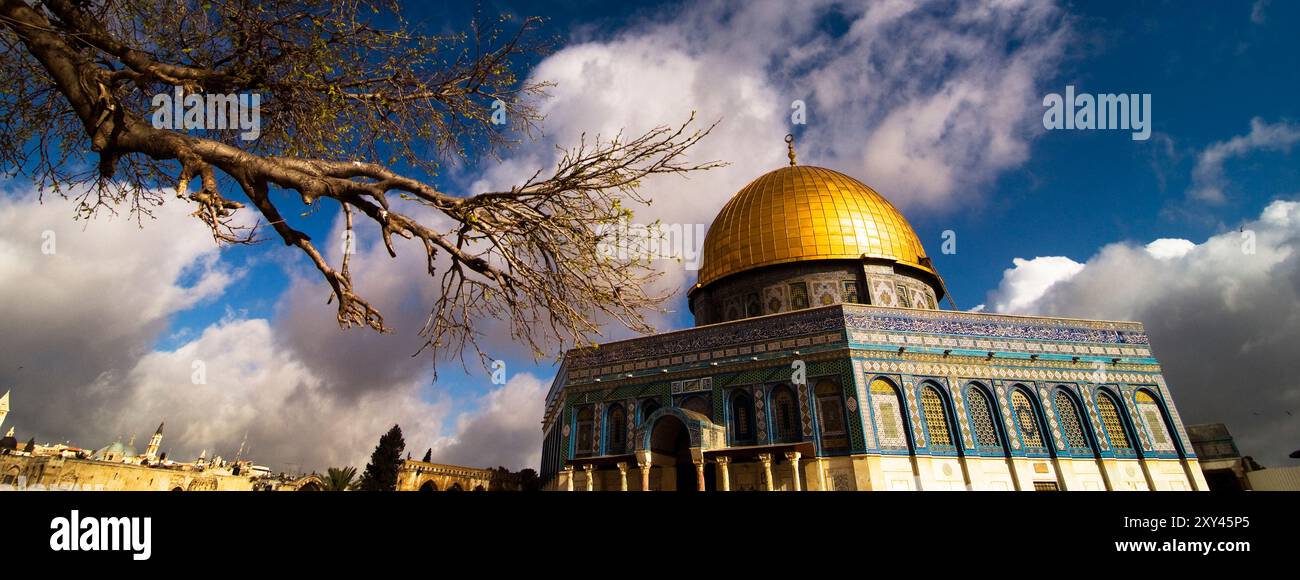 La Cupola della Roccia sulla sommità del tempio Mt. nella città vecchia di Gerusalemme. Foto Stock