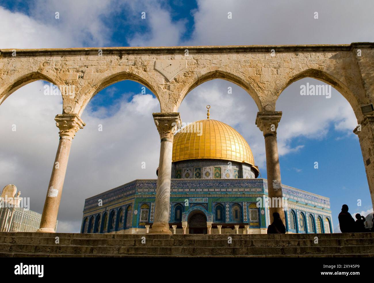 La Cupola della Roccia sulla sommità del tempio Mt. nella città vecchia di Gerusalemme. Foto Stock