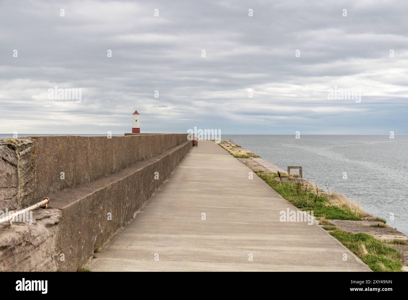 Il faro di Berwick-upon-Tweed, Northumberland, Inghilterra, Regno Unito, visto dal molo Foto Stock