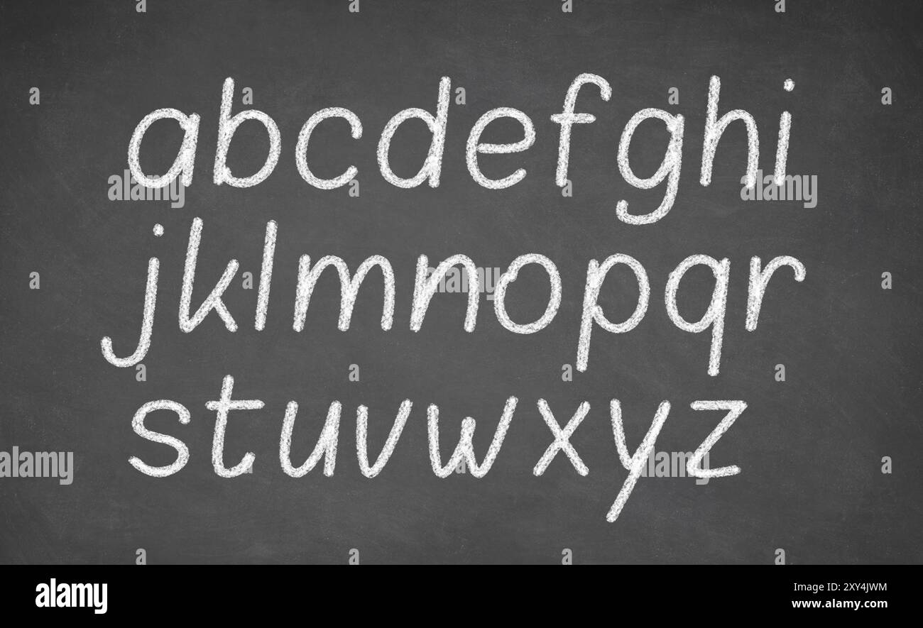 Lettere scritte a mano dell'alfabeto scritti su una lavagna Foto Stock