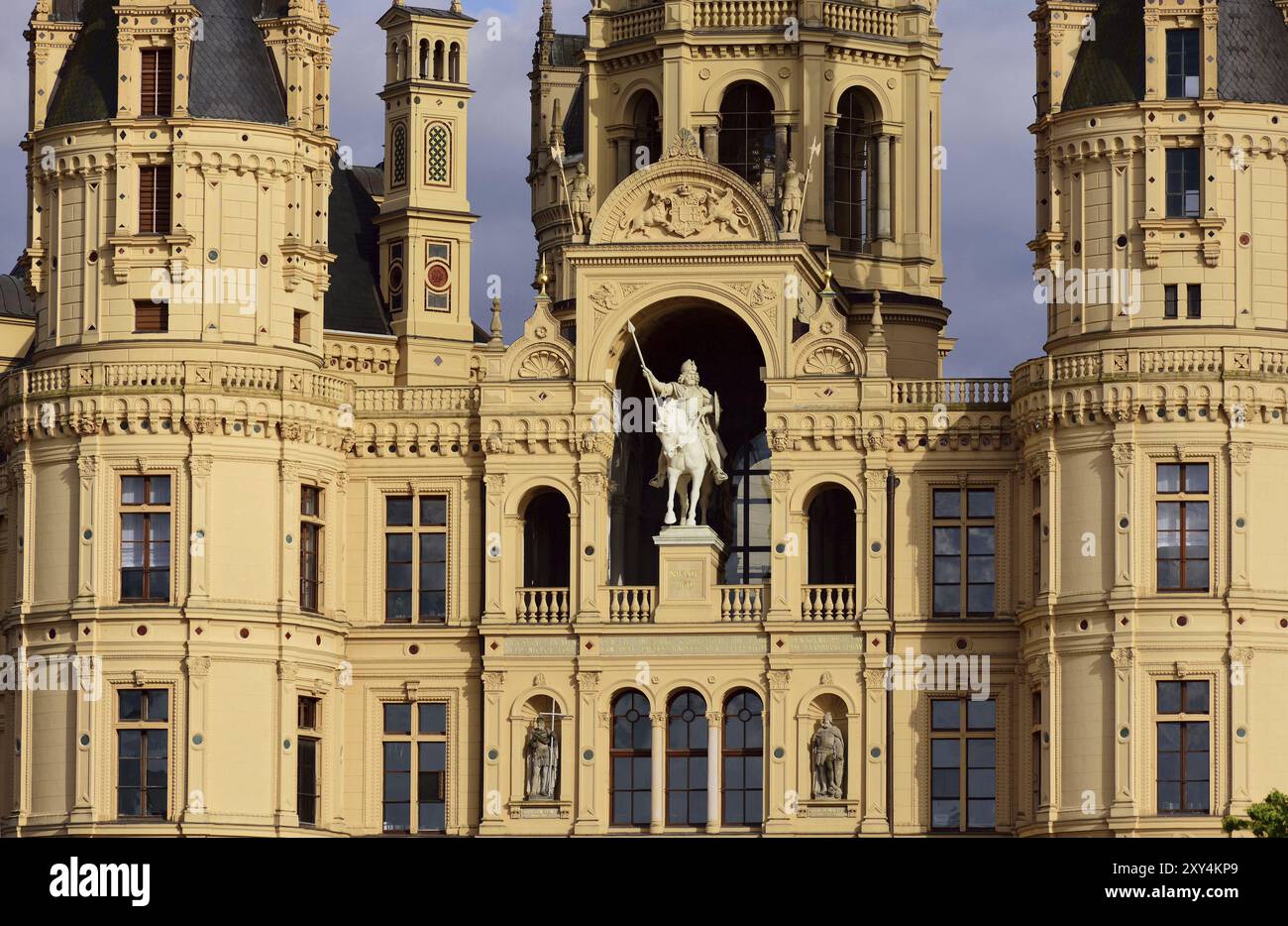 Europa, Germania, Meclemburgo-Pomerania occidentale, Schwerin, Castello di Schwerin, costruito tra il 1845 e il 1857 nello stile dello storicismo romantico, oggi sede di Foto Stock