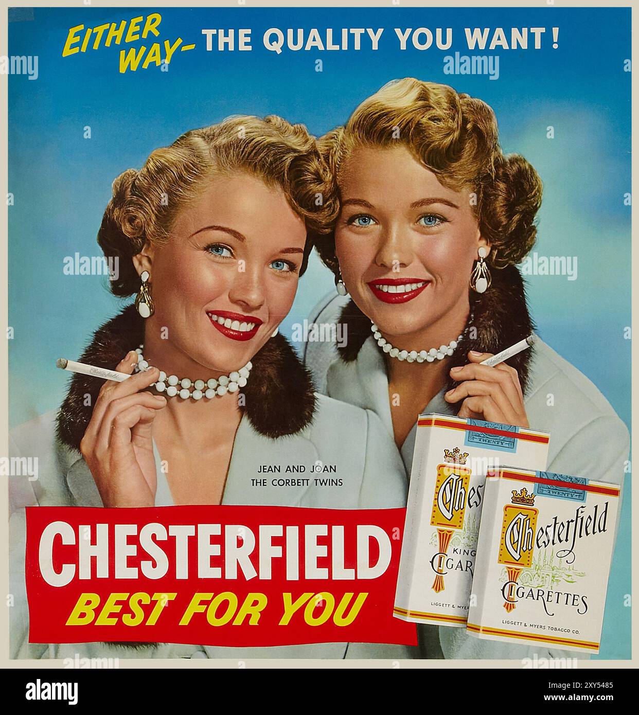 Chesterfield Cigarettes & Jean and Joan anni '1950, The Corbett Twins ad (1954) Tobacco Advertisement - Chesterfield, BEST for You Foto Stock