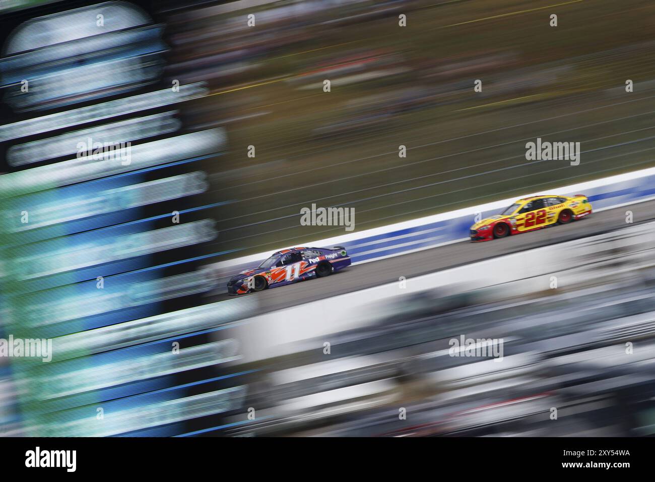 22 luglio 2018, Loudon, New Hampshire, USA: Denny Hamlin (11) combatte per la posizione durante il Foxwoods Resort Casino 301 al New Hampshire Motor Speedwa Foto Stock