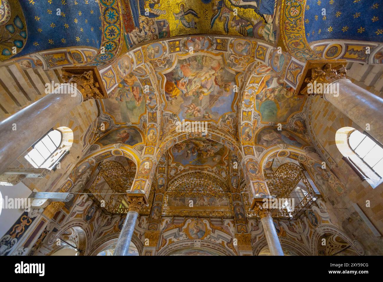 PALERMO, ITALIA, 15 GIUGNO 2023 - interno della chiesa di Santa Maria dell'Ammiraglio (la Martorana). Palermo, Italia. Foto Stock