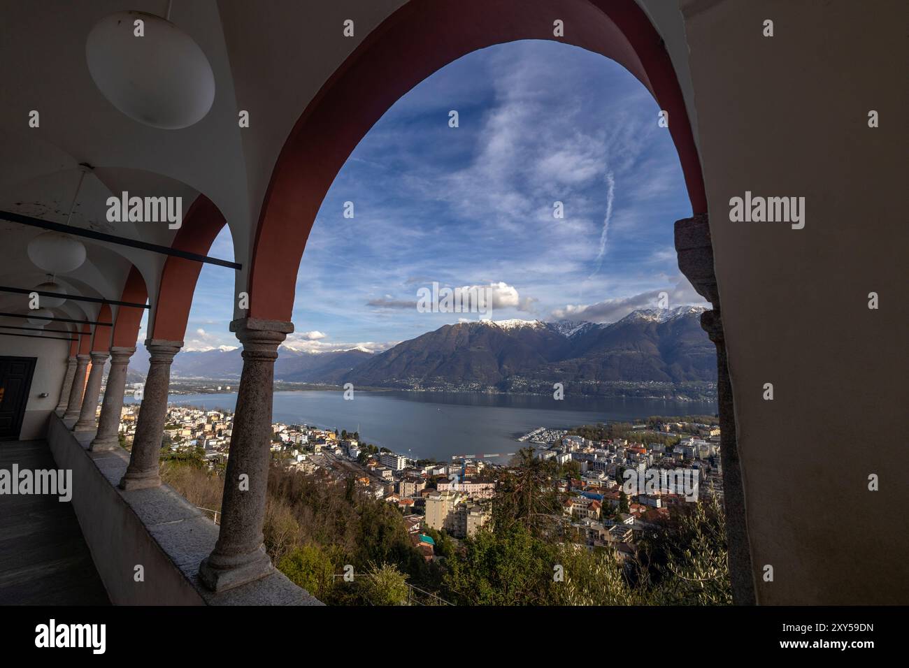 Paesaggio di Locarno dal Santuario della Madonna del Sasso a Locarno, Canton Ticino, Svizzera Foto Stock