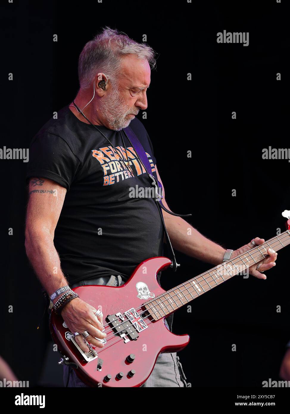 Henley-on-Thames, Regno Unito. 18 agosto 2024. Peter Hook & The Light si esibiscono sul palco del Rewind South 80s Music Festival 2024 Foto Stock