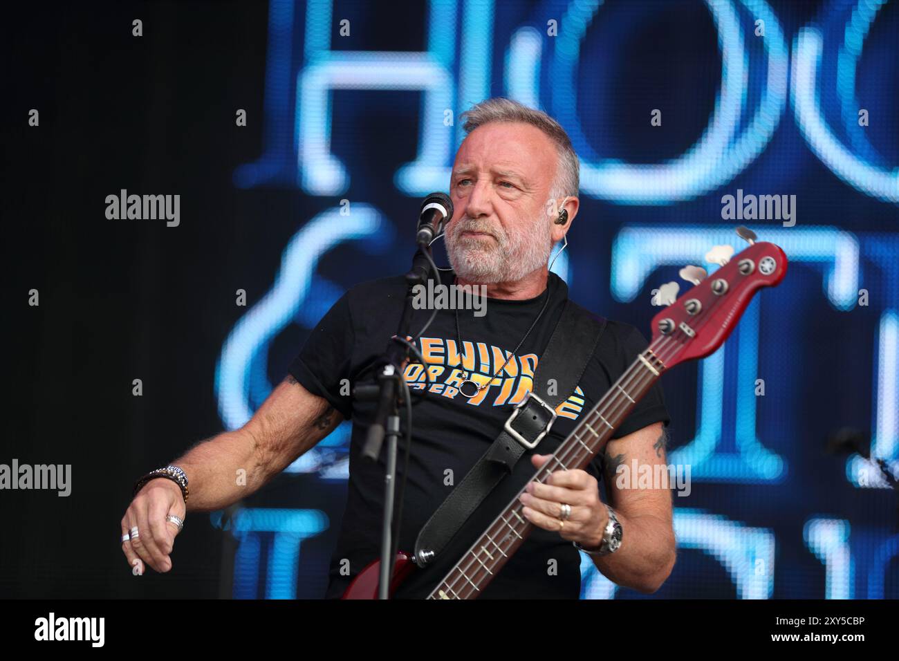 Henley-on-Thames, Regno Unito. 18 agosto 2024. Peter Hook & The Light si esibiscono sul palco del Rewind South 80s Music Festival 2024 Foto Stock