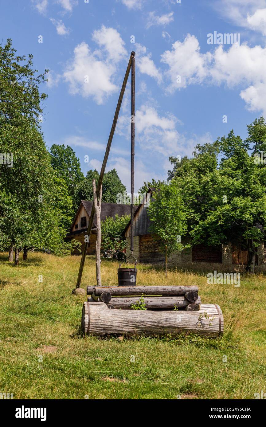 Bene nel museo all'aperto (Valasske muzeum V prirode) a Roznov pod Radhostem, Cechia Foto Stock