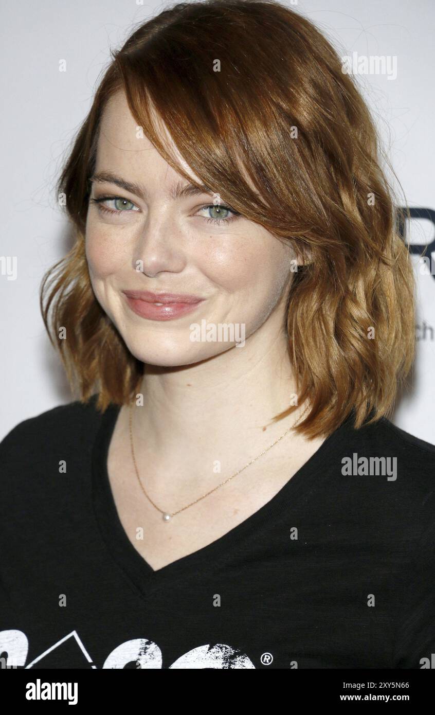 Emma Stone alla 5a Biennale Stand Up to Cancer tenutasi alla Walt Disney Concert Hall di Los Angeles, USA il 9 settembre 2016 Foto Stock