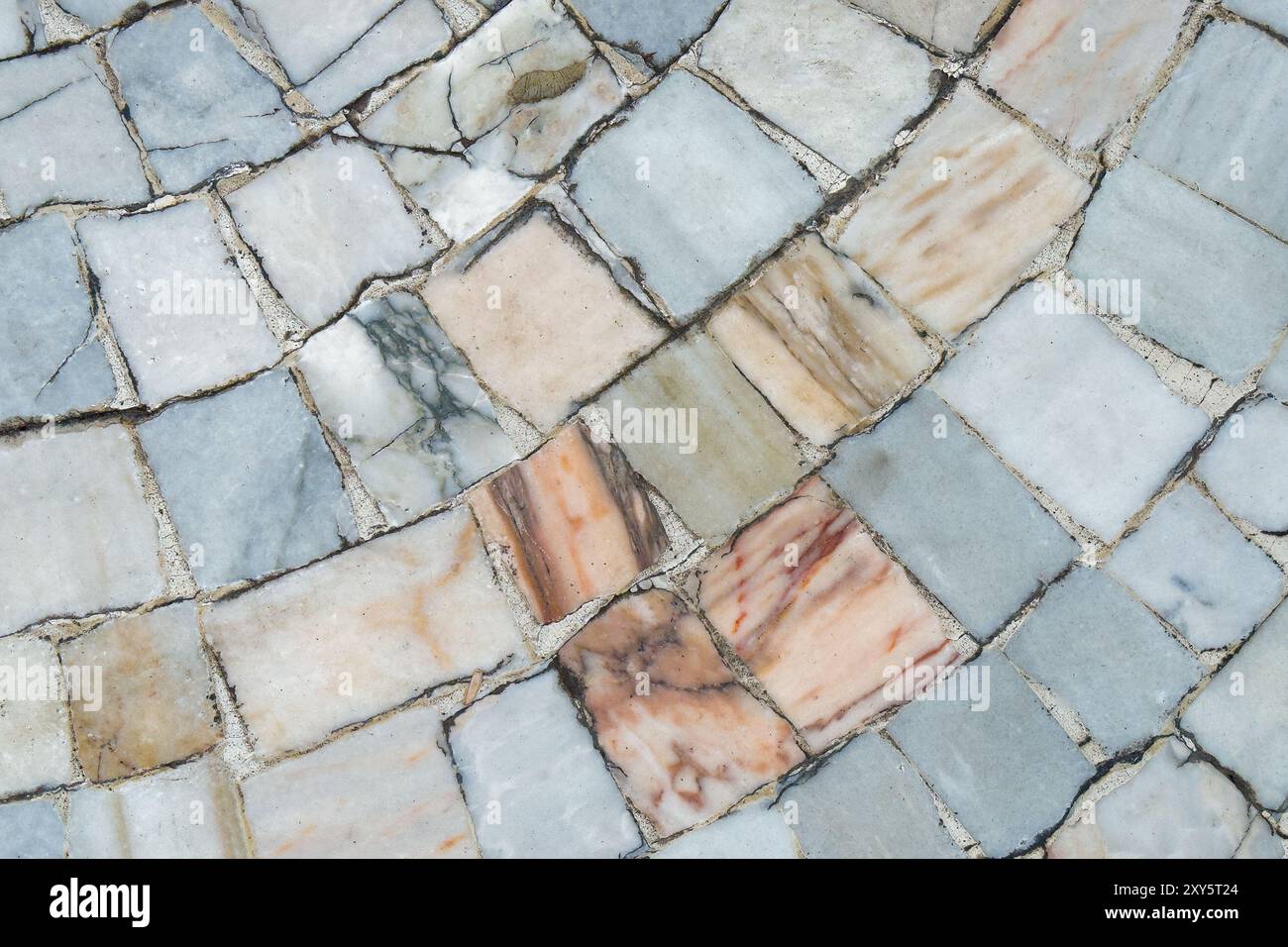 Pavimento con pavimento in marmo a mosaico. Sfondo artistico architettonico astratto Foto Stock