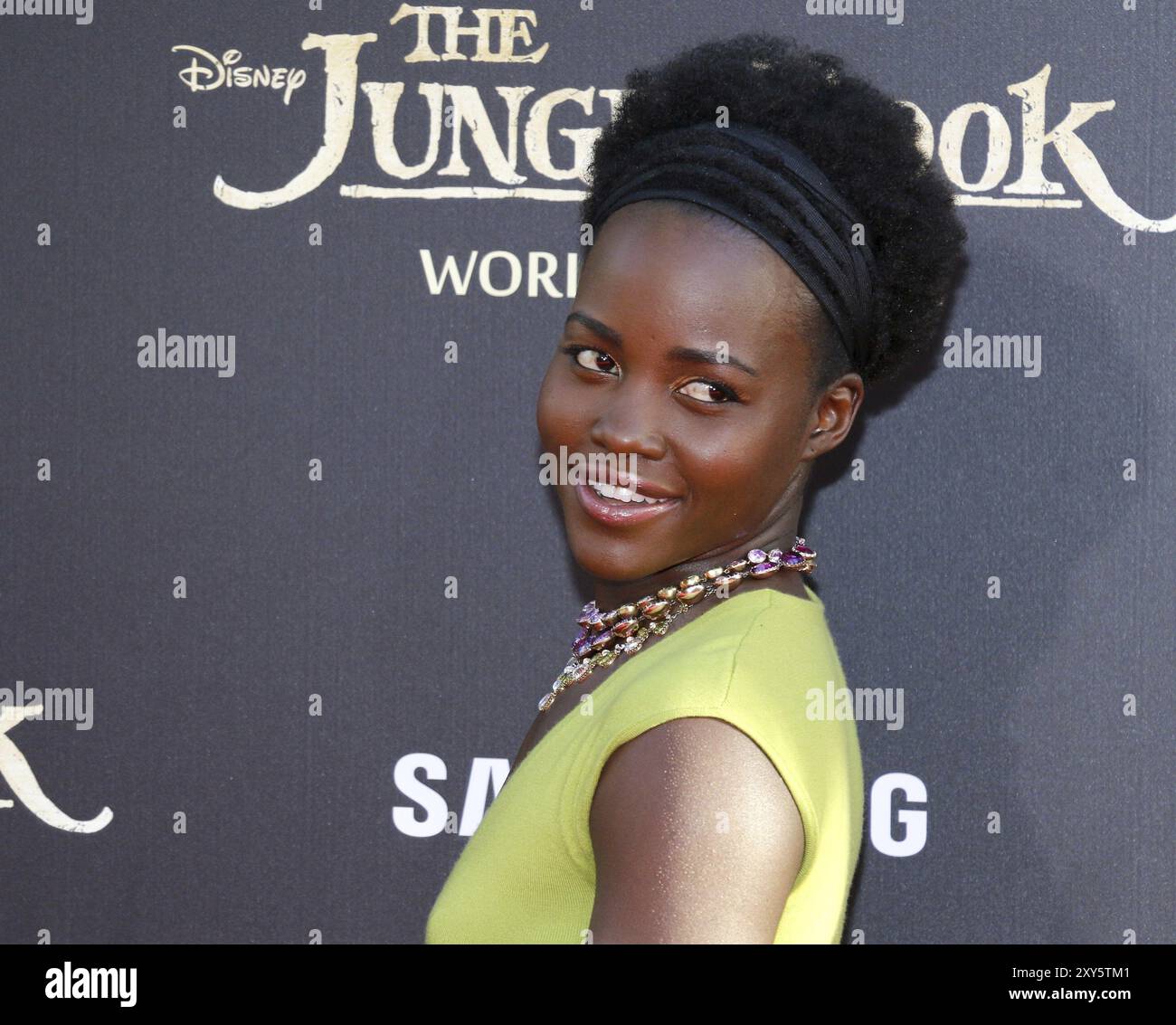 Lupita Nyong'o alla prima mondiale di "The Jungle Book" tenutasi all'El Capitan Theatre di Hollywood, USA il 4 aprile 2016 Foto Stock