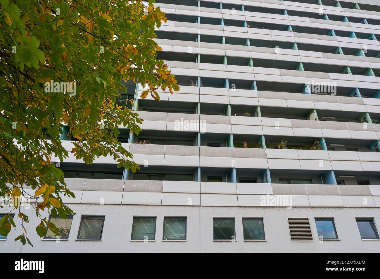 Edificio prefabbricato ristrutturato nel centro di Dresda a Prager Stra Foto Stock