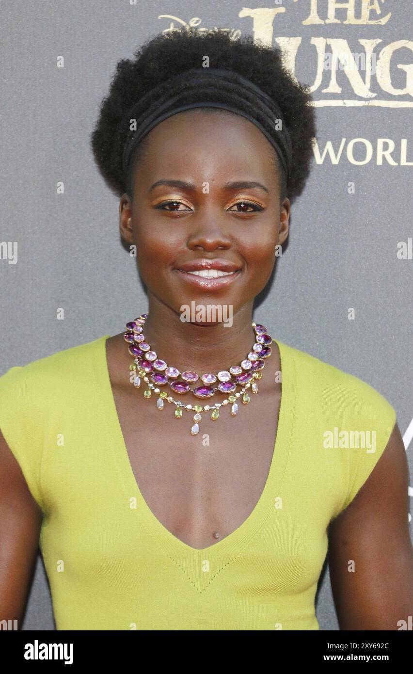 Lupita Nyong'o alla prima mondiale di "The Jungle Book" tenutasi all'El Capitan Theatre di Hollywood, USA il 4 aprile 2016 Foto Stock